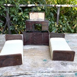 Vintage Plasco 1950’s dollhouse furniture bedroom set 4 pieces